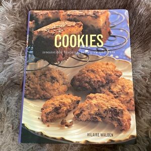 Cookies: Irresistible Biscuits,‎ Brownies, and Bars cookbook